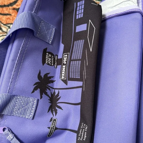 TRADER JOES LIMITED EDITION LUNCH BAG Pink and Purple Travel Organizers SOFT - Picture 4 of 7
